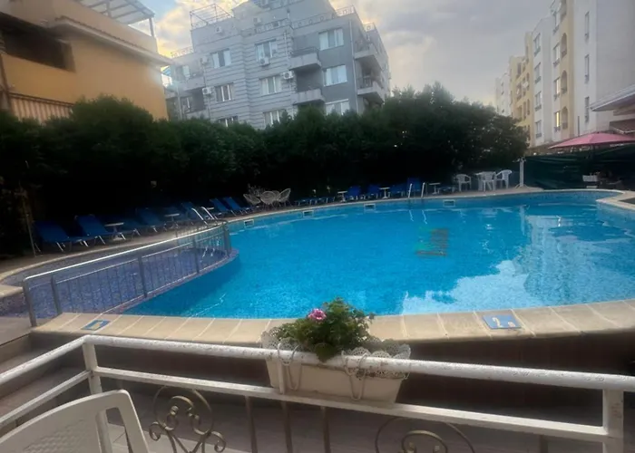 Хотел Bh-mi Holiday