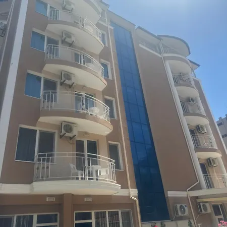 Bh-mi Holiday 3* ساني بيتش