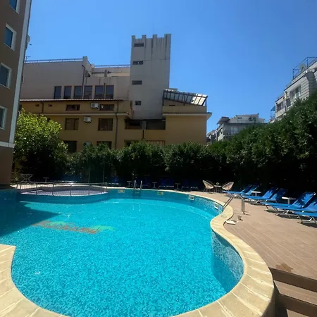 Bh-mi Holiday 3* ساني بيتش