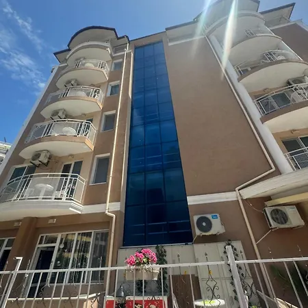 Bh-mi Holiday 3* ساني بيتش